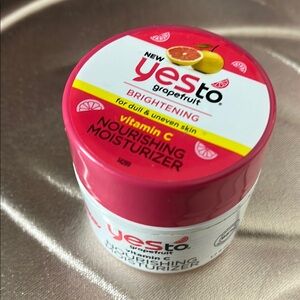 Yesto Grapefruit Brightening Moisturizer - Pink